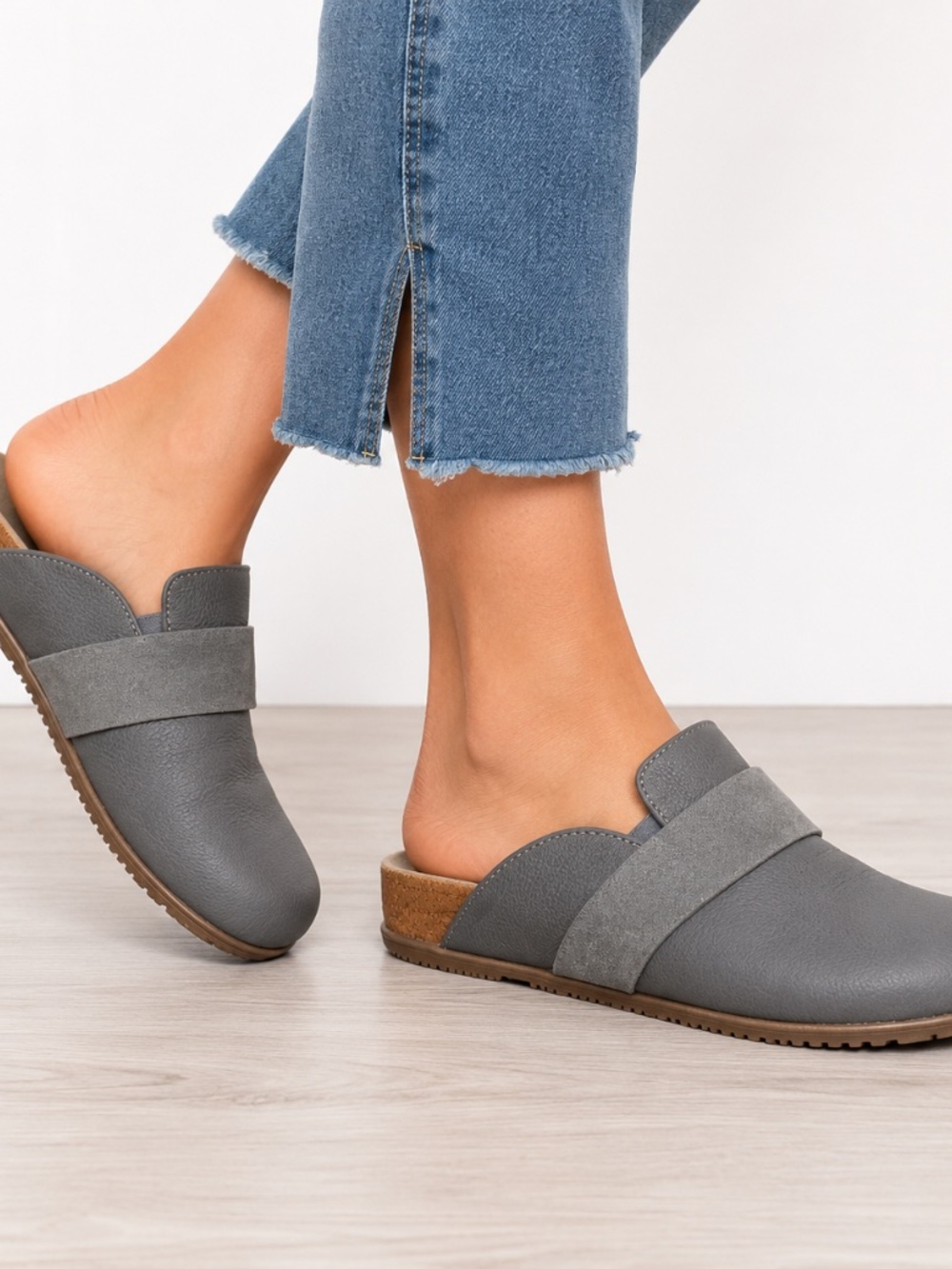 Vionic Gray Leather & Suede Mule Sandals Cork Footbed Size 8.5